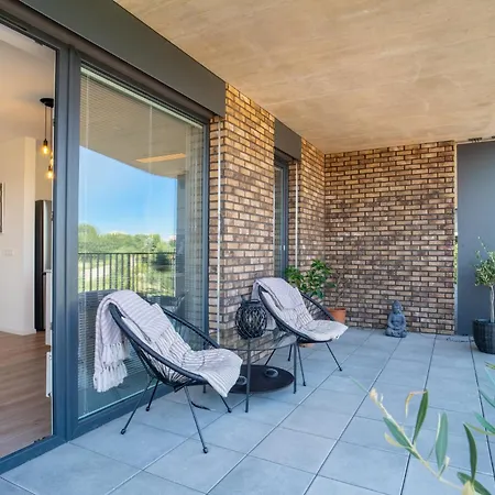 Modern Beautiful Close To The Center Apartmán