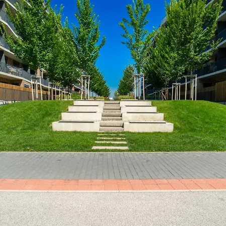 Modern Beautiful Close To The Center *