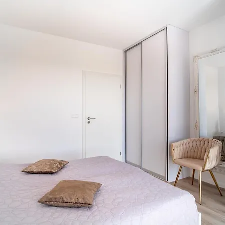 Modern Beautiful Close To The Center Apartament