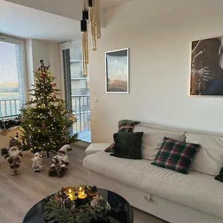Modern Beautiful Close To The Center Apartment *
