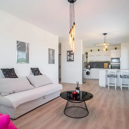 Modern Beautiful Close To The Center Apartamento